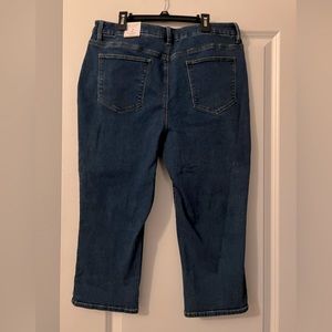 Chico’s Perfect Stretch Girlfriend Slim Leg Capris - Size 2 (12/14)